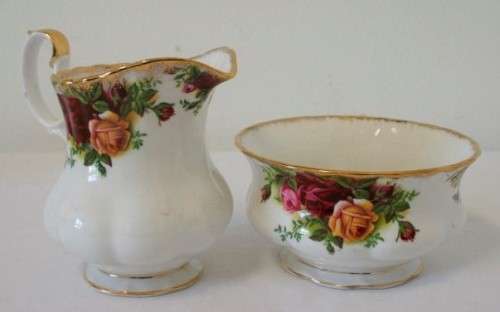 **RS17** A Royal Albert bone china sugar bowl & milk jug in the classic "Old Country Roses" pattern