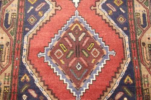 A beautiful 3m long traditional hand made Iranian Hamadan Persian runner carpet w/ geometric pattern