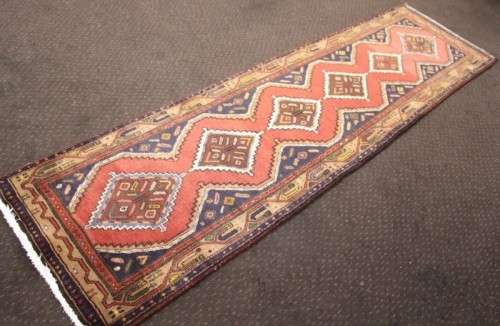 A beautiful 3m long traditional hand made Iranian Hamadan Persian runner carpet w/ geometric pattern