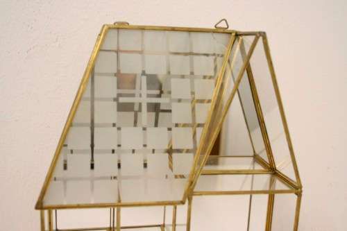 **TS17** A very charming brass and glass (house) printers tray, perfect for miniature ornaments!
