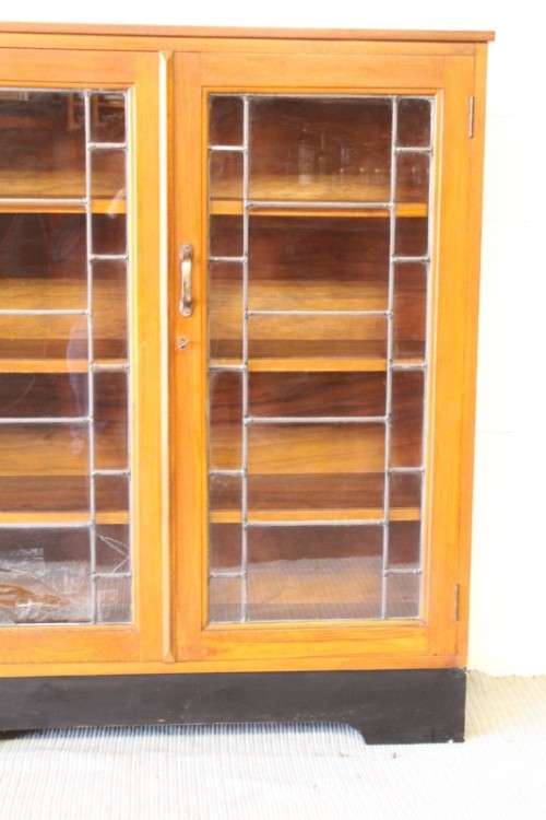 **RS17** A vintage Art Deco 3-fixed shelf double door book cabinet with lead-glass door detailing