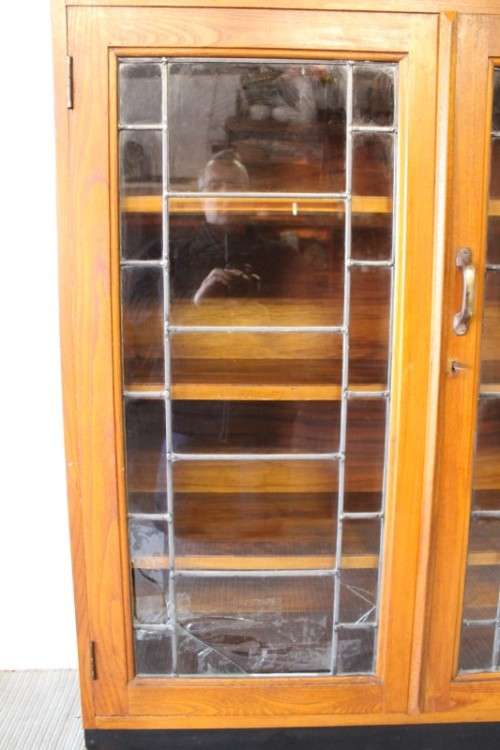 **RS17** A vintage Art Deco 3-fixed shelf double door book cabinet with lead-glass door detailing