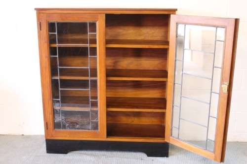 **RS17** A vintage Art Deco 3-fixed shelf double door book cabinet with lead-glass door detailing