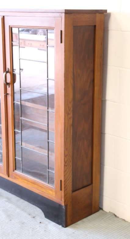 **RS17** A vintage Art Deco 3-fixed shelf double door book cabinet with lead-glass door detailing