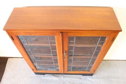 **RS17** A vintage Art Deco 3-fixed shelf double door book cabinet with lead-glass door detailing