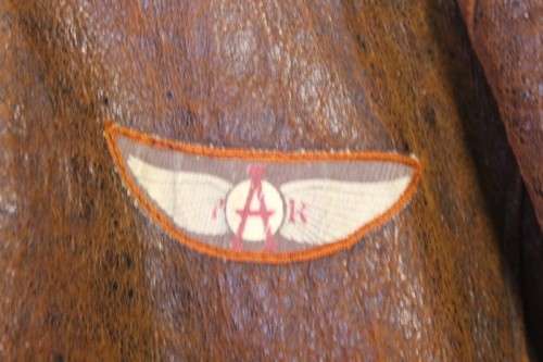 **RS17** Awesome gents brown genuine leather bomber jacket w/ quilted lining & faux sheepskin collar