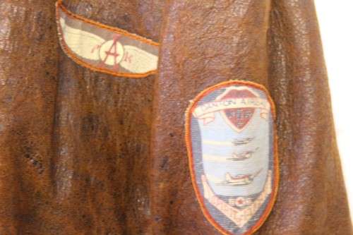 **RS17** Awesome gents brown genuine leather bomber jacket w/ quilted lining & faux sheepskin collar