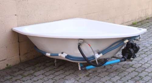 A fantastic Libra corner 6-jet spa bath jacuzzi with a Speck Pump Aqua-1000 pump motor