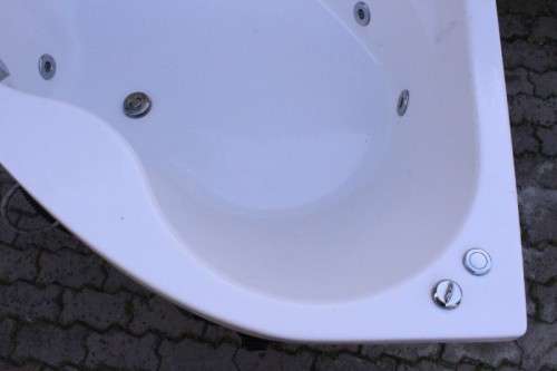 A fantastic Libra corner 6-jet spa bath jacuzzi with a Speck Pump Aqua-1000 pump motor