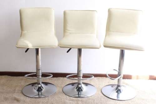 **RS17** 3x awesome modern-styled adjustable ivory colour leather-feel bar chairs w/ chromed bases