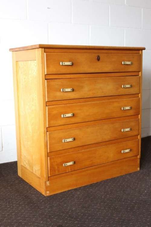 A superb, tall Yellow wood 5-drawer chest of drawers with beautiful period style Art Deco handles