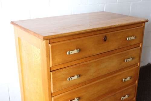 A superb, tall Yellow wood 5-drawer chest of drawers with beautiful period style Art Deco handles
