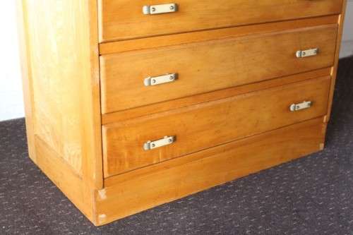 A superb, tall Yellow wood 5-drawer chest of drawers with beautiful period style Art Deco handles