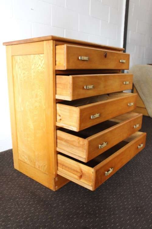 A superb, tall Yellow wood 5-drawer chest of drawers with beautiful period style Art Deco handles