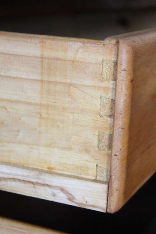 A superb, tall Yellow wood 5-drawer chest of drawers with beautiful period style Art Deco handles