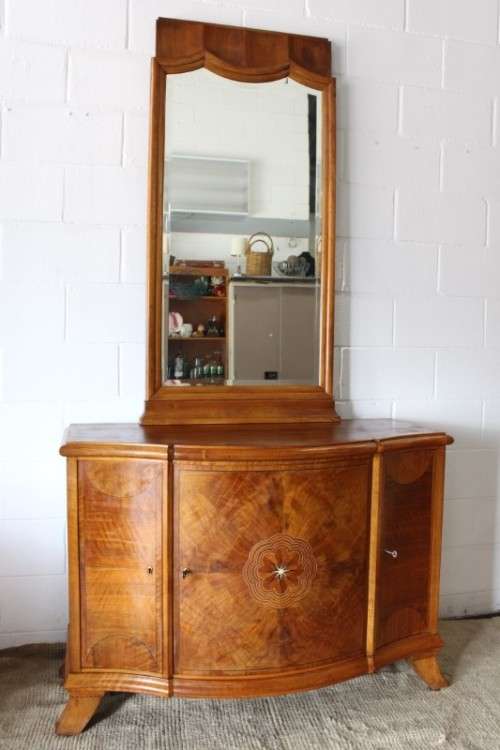 A stunning and beautifully made antique walnut Art Deco dressing table with a bevelled glass mirror