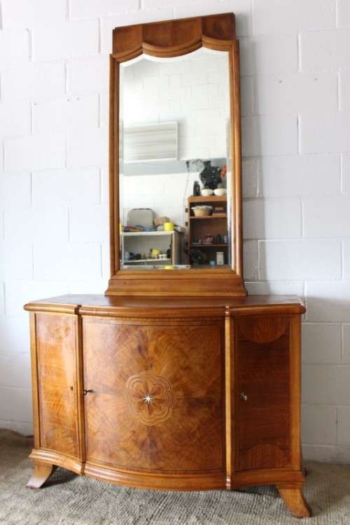 A stunning and beautifully made antique walnut Art Deco dressing table with a bevelled glass mirror