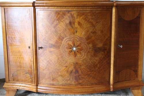 A stunning and beautifully made antique walnut Art Deco dressing table with a bevelled glass mirror