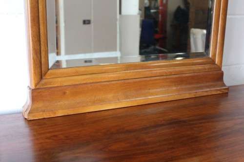 A stunning and beautifully made antique walnut Art Deco dressing table with a bevelled glass mirror