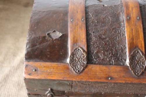 A stunning & rare antique Victorian (c1900) metal-clad wooden camel-back steamer travel trunk