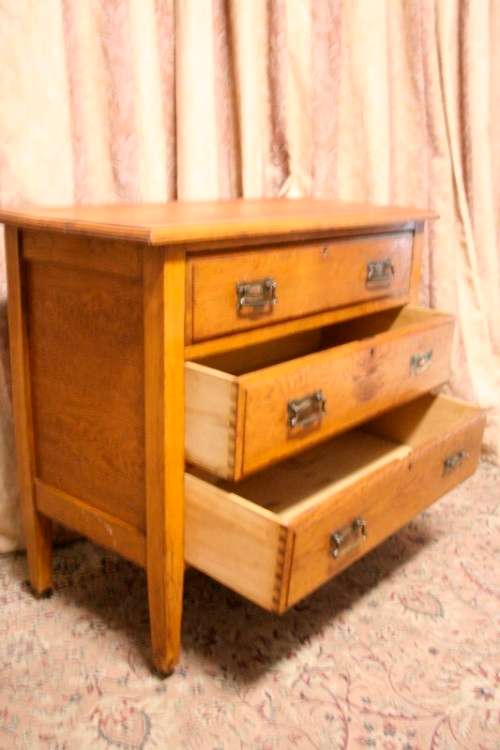 An awesome vintage solid oak 3-drawer chest of drawers on original castors & lovely metal handles.