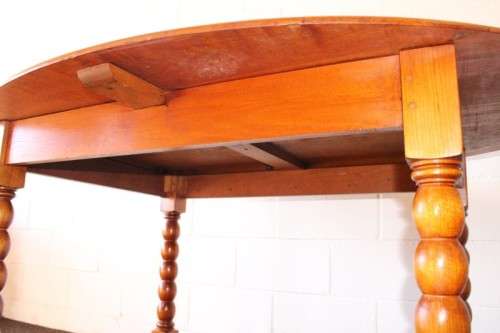 An exquisite antique Edwardian solid English honeyed oak bobbin-leg 6-seater dining table