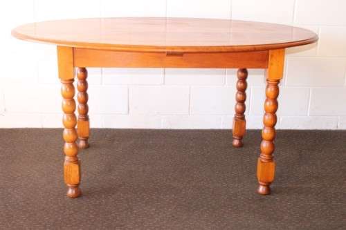 An exquisite antique Edwardian solid English honeyed oak bobbin-leg 6-seater dining table