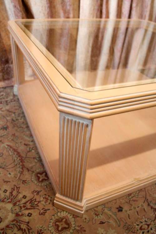 A very stylish Beechwood glass top centre coffee table with clean modern lines - stunning!!!