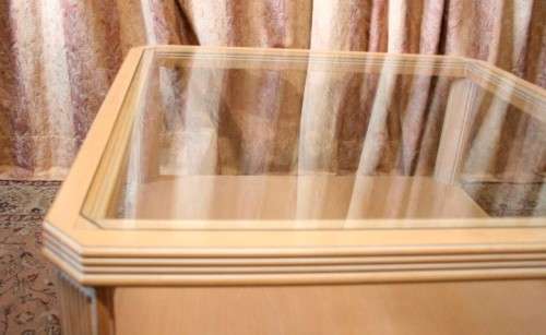 A very stylish Beechwood glass top centre coffee table with clean modern lines - stunning!!!