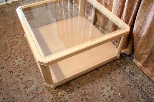 A very stylish Beechwood glass top centre coffee table with clean modern lines - stunning!!!