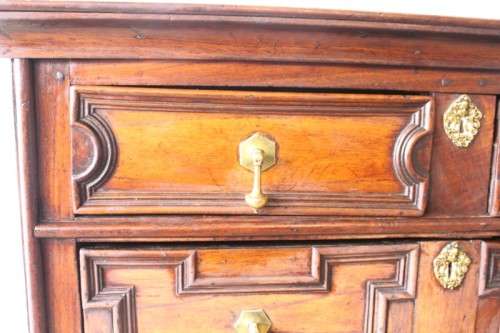 A stunning & beautifully made vintage Oriental Elm wood chest of drawers (2 over3) w/ brass handles