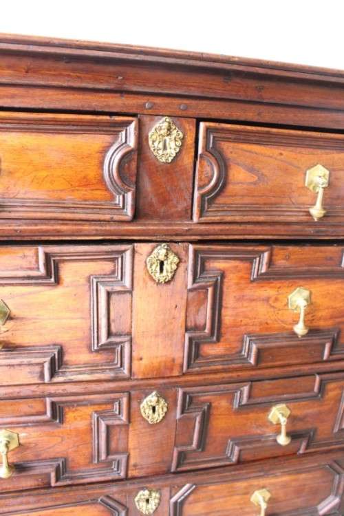 A stunning & beautifully made vintage Oriental Elm wood chest of drawers (2 over3) w/ brass handles