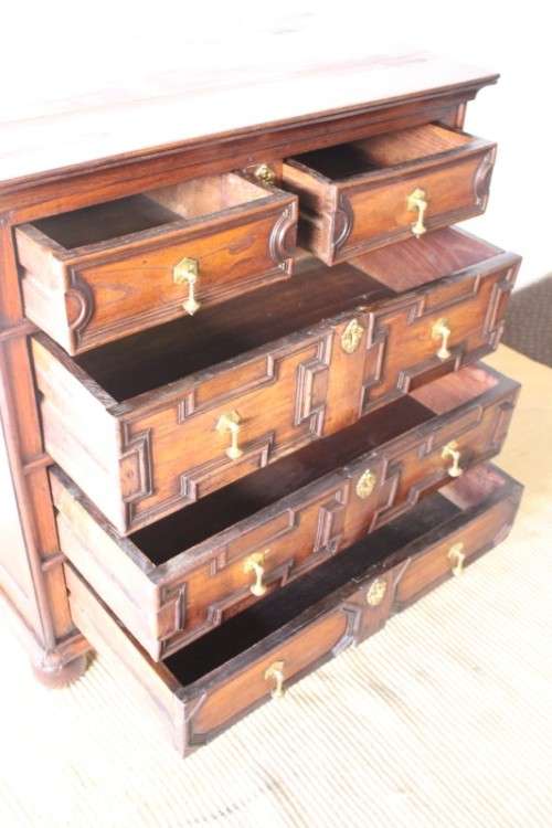 A stunning & beautifully made vintage Oriental Elm wood chest of drawers (2 over3) w/ brass handles
