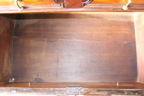 A stunning & beautifully made vintage Oriental Elm wood chest of drawers (2 over3) w/ brass handles