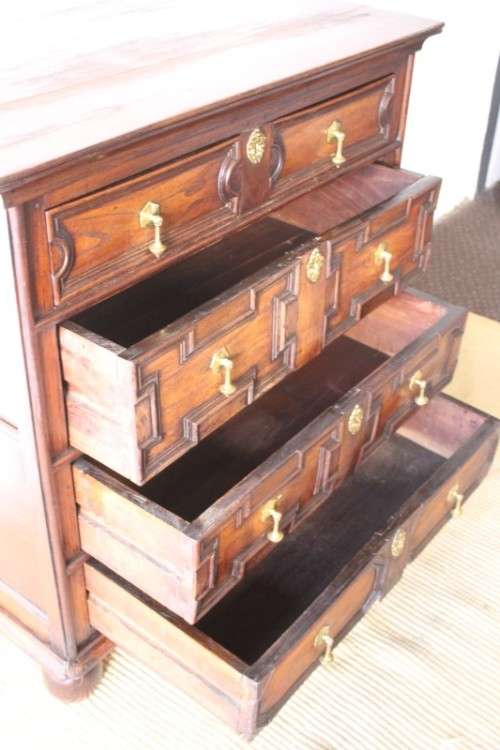 A stunning & beautifully made vintage Oriental Elm wood chest of drawers (2 over3) w/ brass handles