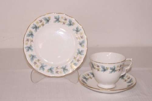 **RS17** Fabulous vintage Queen Anne fine porcelain tea trio including the cup, saucer & cake plate
