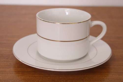 **RS17** Stunning white 8-setting porcelain tea service with a milk jug, sugar bowl and pastry plate