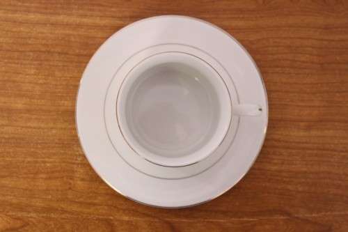 **RS17** Stunning white 8-setting porcelain tea service with a milk jug, sugar bowl and pastry plate