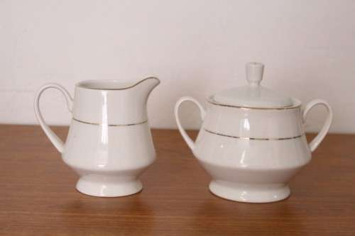 **RS17** Stunning white 8-setting porcelain tea service with a milk jug, sugar bowl and pastry plate