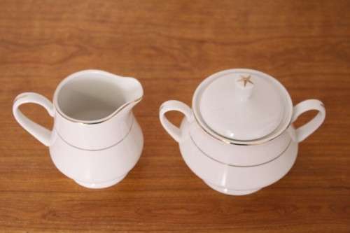 **RS17** Stunning white 8-setting porcelain tea service with a milk jug, sugar bowl and pastry plate