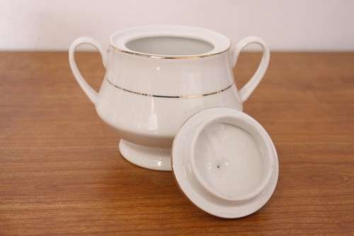 **RS17** Stunning white 8-setting porcelain tea service with a milk jug, sugar bowl and pastry plate
