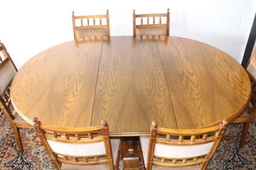 A gorgeous vintage Oak 6-seater extendable dining room table w/ 6x solid oak upholstered chairs