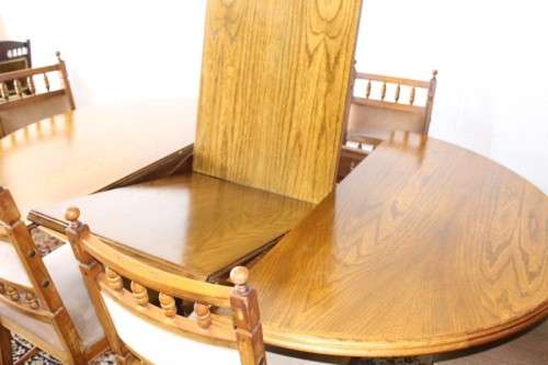 A gorgeous vintage Oak 6-seater extendable dining room table w/ 6x solid oak upholstered chairs