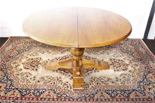 A gorgeous vintage Oak 6-seater extendable dining room table w/ 6x solid oak upholstered chairs