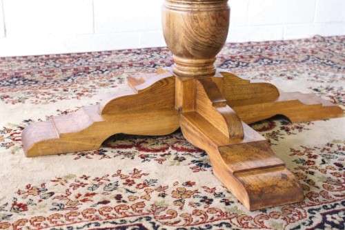 A gorgeous vintage Oak 6-seater extendable dining room table w/ 6x solid oak upholstered chairs
