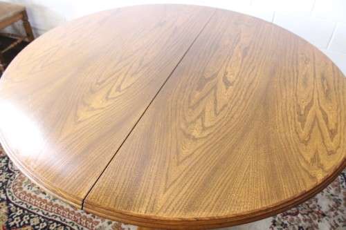 A gorgeous vintage Oak 6-seater extendable dining room table w/ 6x solid oak upholstered chairs