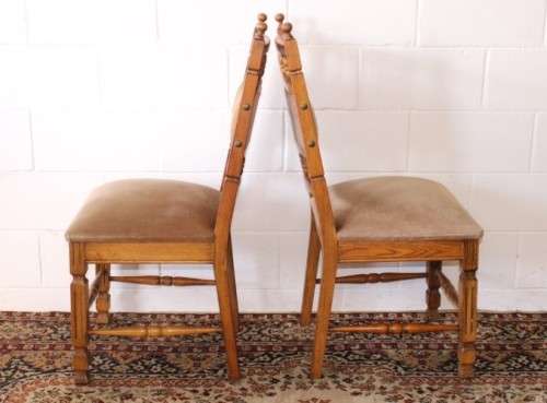 A gorgeous vintage Oak 6-seater extendable dining room table w/ 6x solid oak upholstered chairs