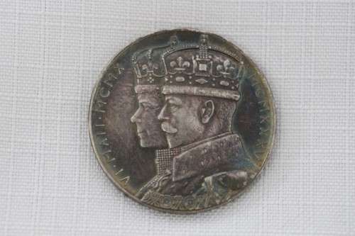 A rare 1935 sterling silver (925) King George V Silver Jubilee Medallion with busts of George & Mary