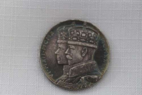 A rare 1935 sterling silver (925) King George V Silver Jubilee Medallion with busts of George & Mary
