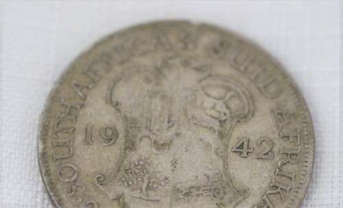 A collectable 1942 issue King George VI Union of South African (800 finesse silver) 2-shillings coin